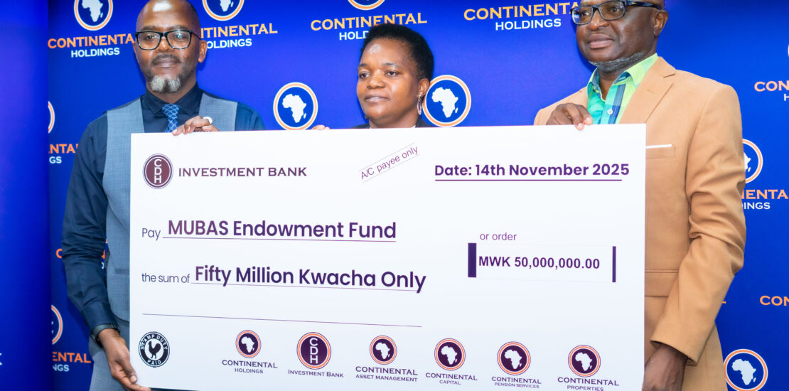Zulu (left) presenting the symbolic cheque to Chitera (centre), and the Chairman of the golf fundraising Committee Eric Chapola.