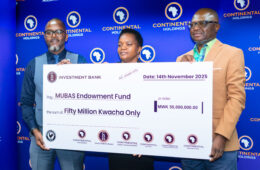 Zulu (left) presenting the symbolic cheque to Chitera (centre), and the Chairman of the golf fundraising Committee Eric Chapola.